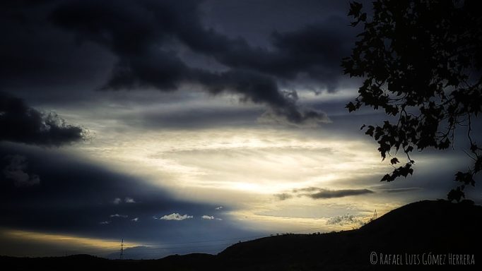 El horizonte encendido